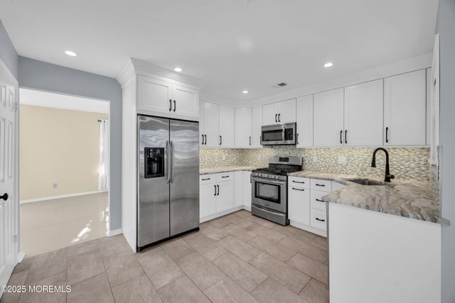 45 Rawson Circle 1402, Ocean Twp, NJ 07712