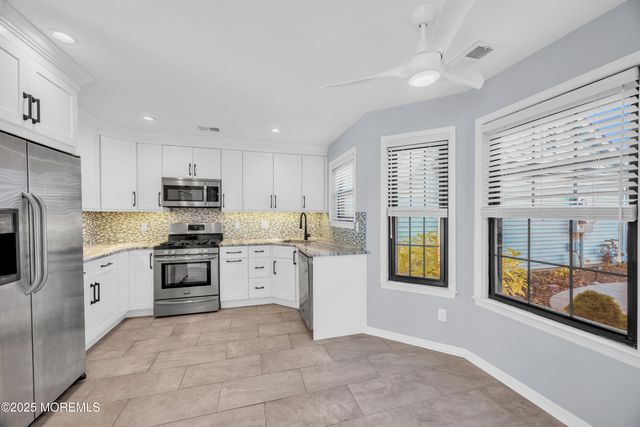 45 Rawson Circle 1402, Ocean Twp, NJ 07712