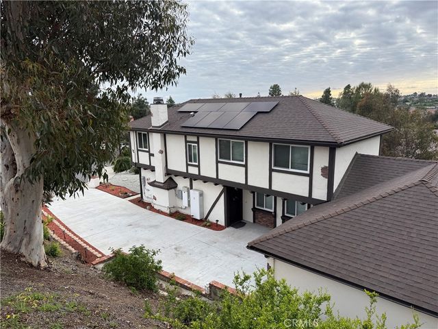 329 Nicole Drive, Vista, CA 92084