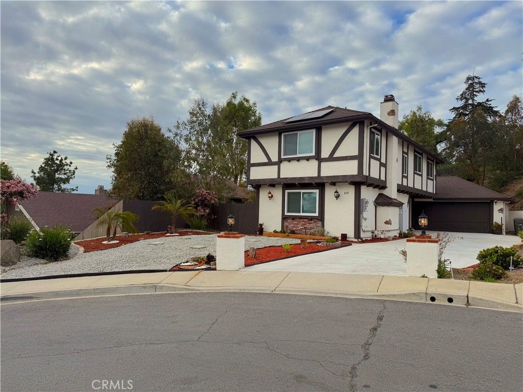 329 Nicole Drive, Vista, CA 92084