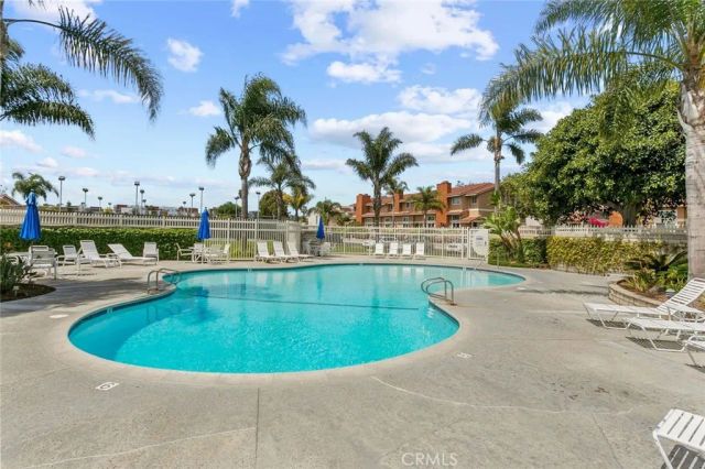 7801 Seabreeze Drive, Huntington Beach, CA 92648