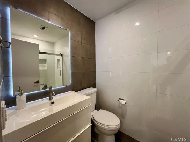 7801 Seabreeze Drive, Huntington Beach, CA 92648