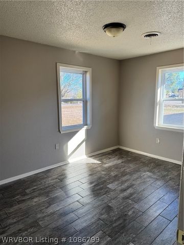 1015 Sunnyside Road, Alma, AR 72921