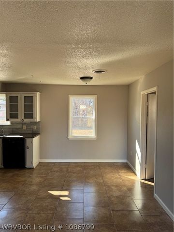 1015 Sunnyside Road, Alma, AR 72921