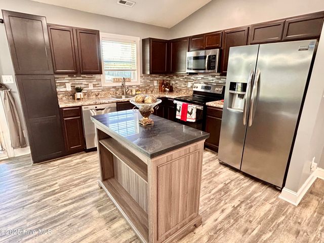 601 Denim Drive, Richlands, NC 28574