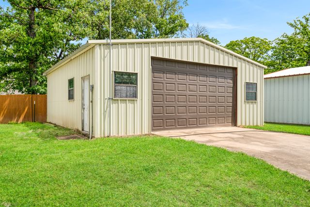 212 Wooded Hills Drive, Powderly, TX 75473