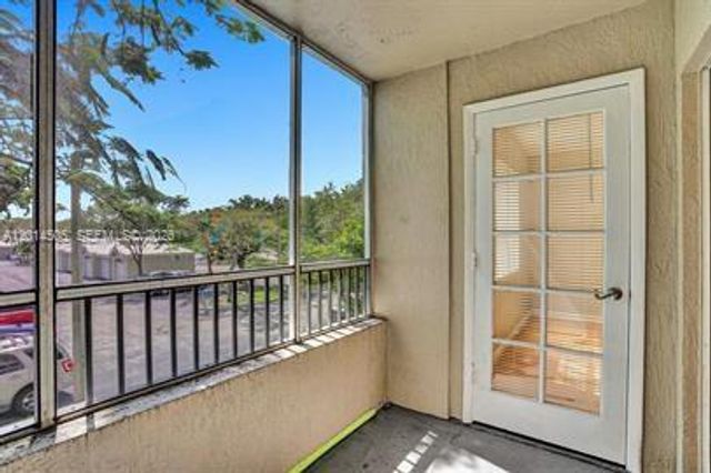 2871 N Oakland Forest Dr 210, Oakland Park, FL 33309