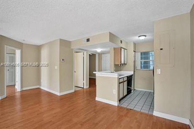 2871 N Oakland Forest Dr 210, Oakland Park, FL 33309