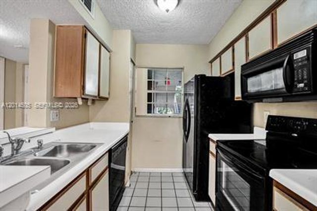 2871 N Oakland Forest Dr 210, Oakland Park, FL 33309