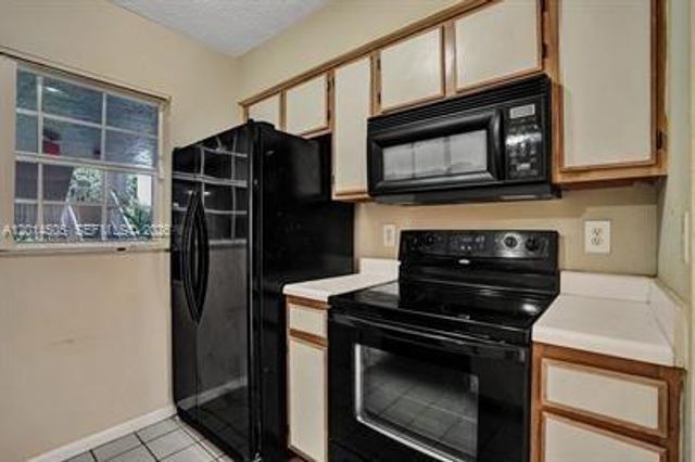 2871 N Oakland Forest Dr 210, Oakland Park, FL 33309