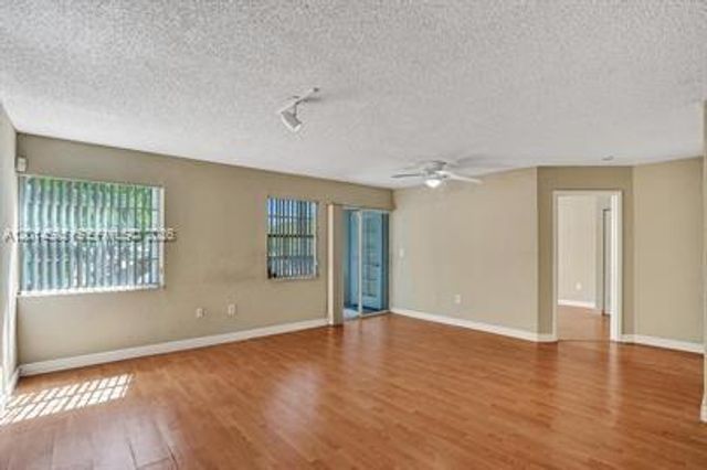 2871 N Oakland Forest Dr 210, Oakland Park, FL 33309