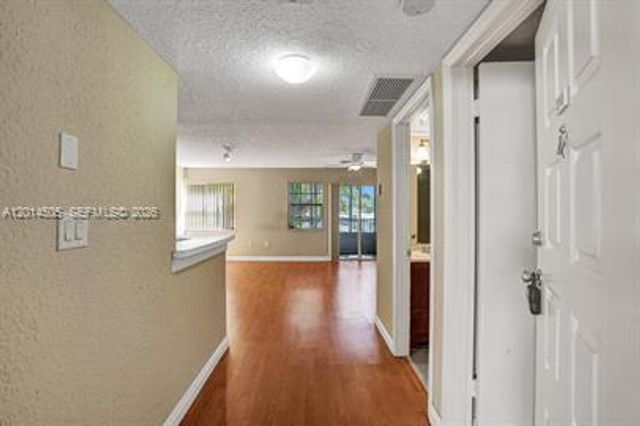 2871 N Oakland Forest Dr 210, Oakland Park, FL 33309