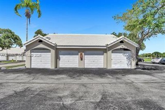 2871 N Oakland Forest Dr 210, Oakland Park, FL 33309