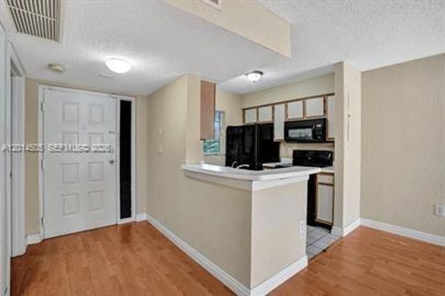 2871 N Oakland Forest Dr 210, Oakland Park, FL 33309