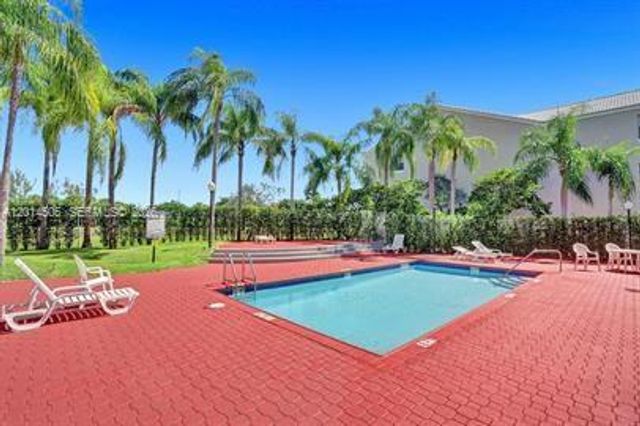 2871 N Oakland Forest Dr 210, Oakland Park, FL 33309