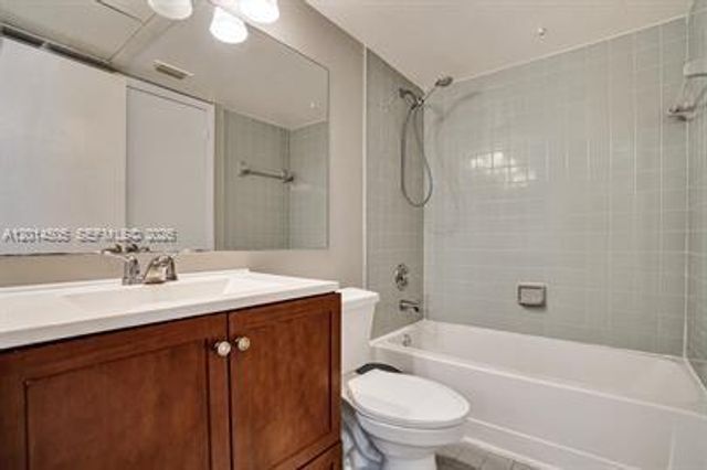2871 N Oakland Forest Dr 210, Oakland Park, FL 33309