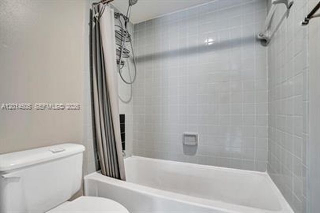 2871 N Oakland Forest Dr 210, Oakland Park, FL 33309
