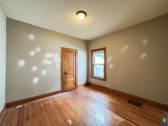 821 W 15th St Street, Sioux Falls, SD 57104