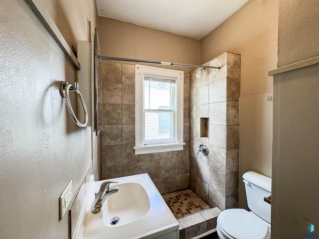 821 W 15th St Street, Sioux Falls, SD 57104