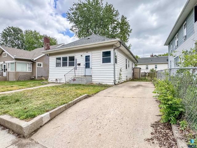 821 W 15th St Street, Sioux Falls, SD 57104