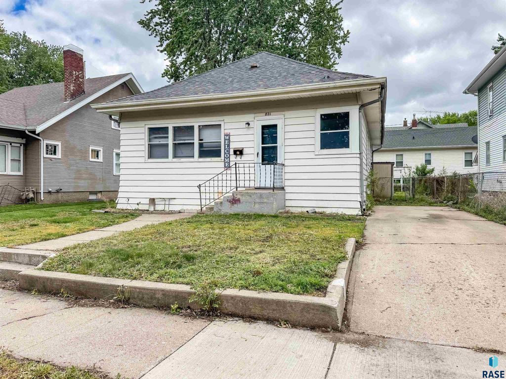 821 W 15th St Street, Sioux Falls, SD 57104
