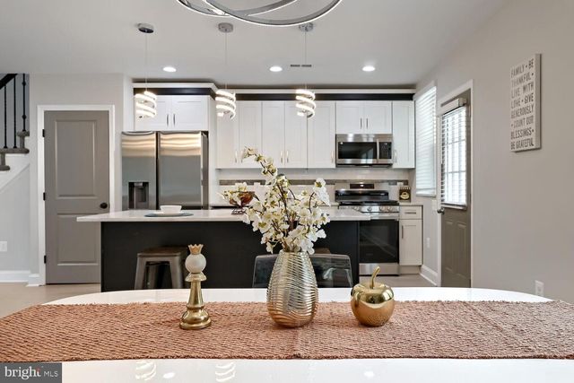 302 MARTINGALE AVE, Baltimore, MD 21229