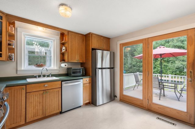 14 Lucas St, Carver, MA 02330