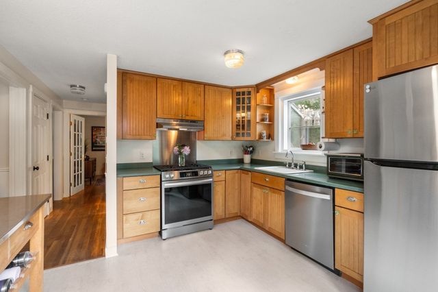 14 Lucas St, Carver, MA 02330