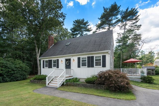 14 Lucas St, Carver, MA 02330