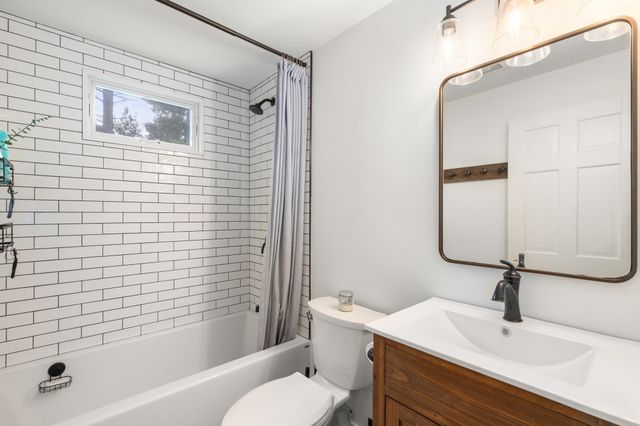 14 Lucas St, Carver, MA 02330