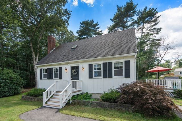 14 Lucas St, Carver, MA 02330