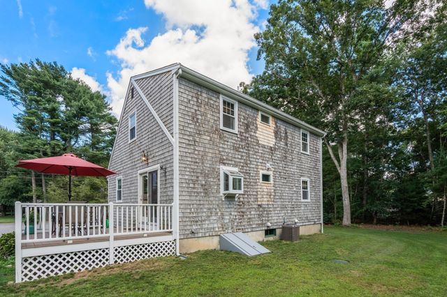 14 Lucas St, Carver, MA 02330