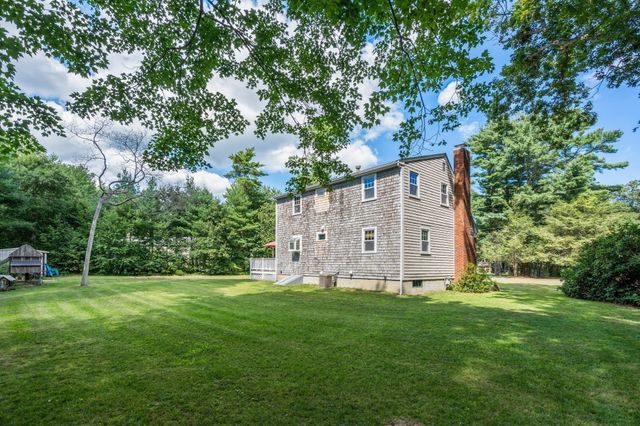 14 Lucas St, Carver, MA 02330