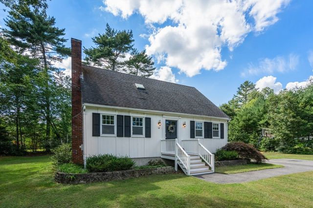 14 Lucas St, Carver, MA 02330