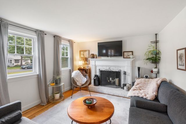 14 Lucas St, Carver, MA 02330