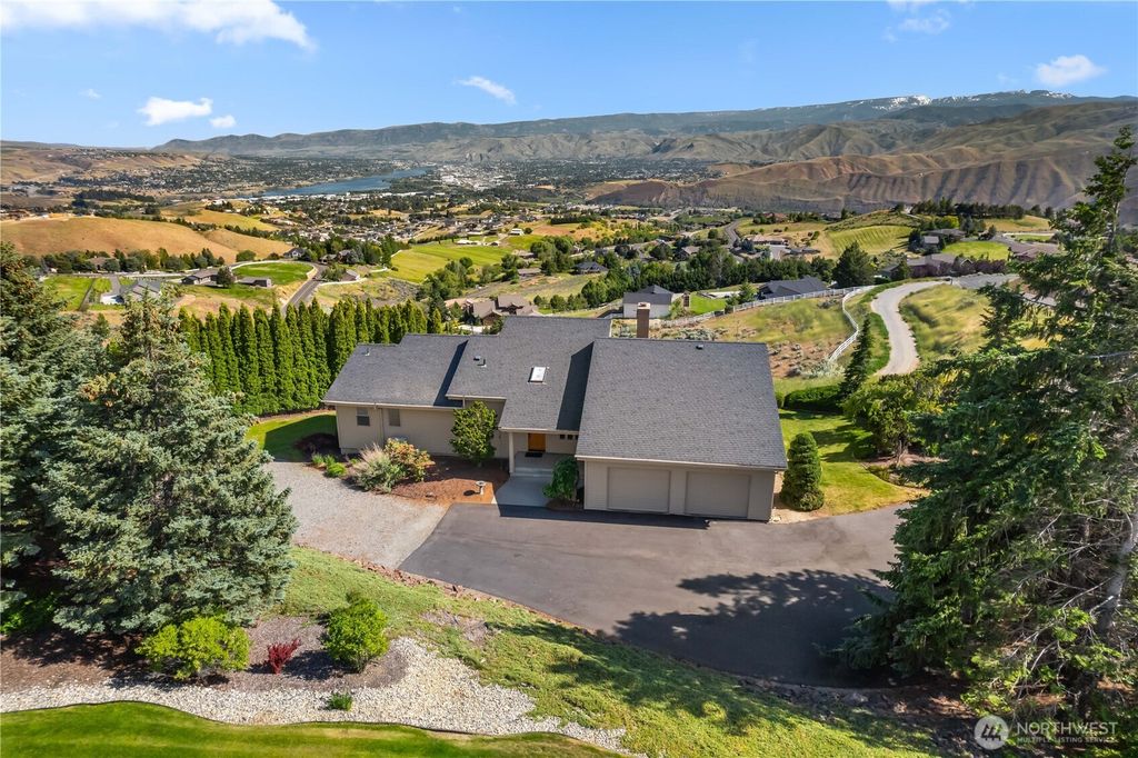 4261 April Dr, Wenatchee, WA 98801