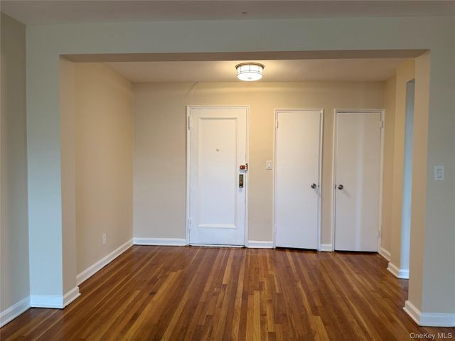 32 Cathedral Avenue 6B, Hempstead, NY 11550