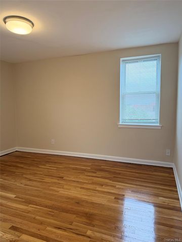 32 Cathedral Avenue 6B, Hempstead, NY 11550