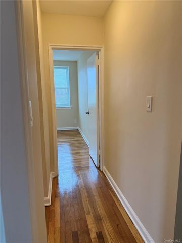 32 Cathedral Avenue 6B, Hempstead, NY 11550