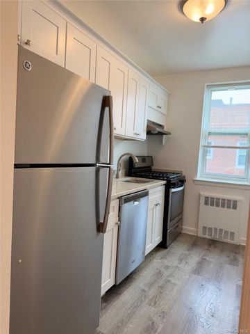 32 Cathedral Avenue 6B, Hempstead, NY 11550