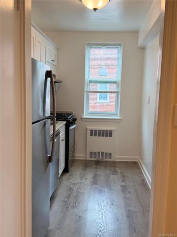 32 Cathedral Avenue 6B, Hempstead, NY 11550
