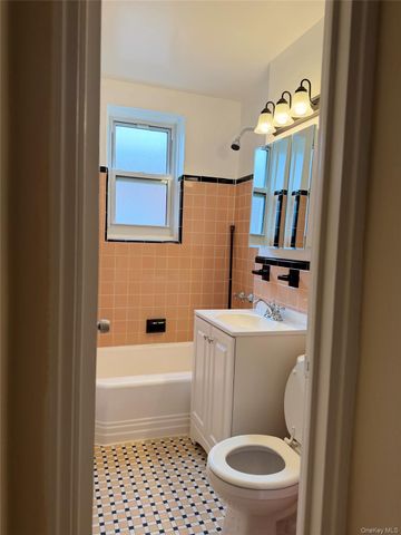32 Cathedral Avenue 6B, Hempstead, NY 11550