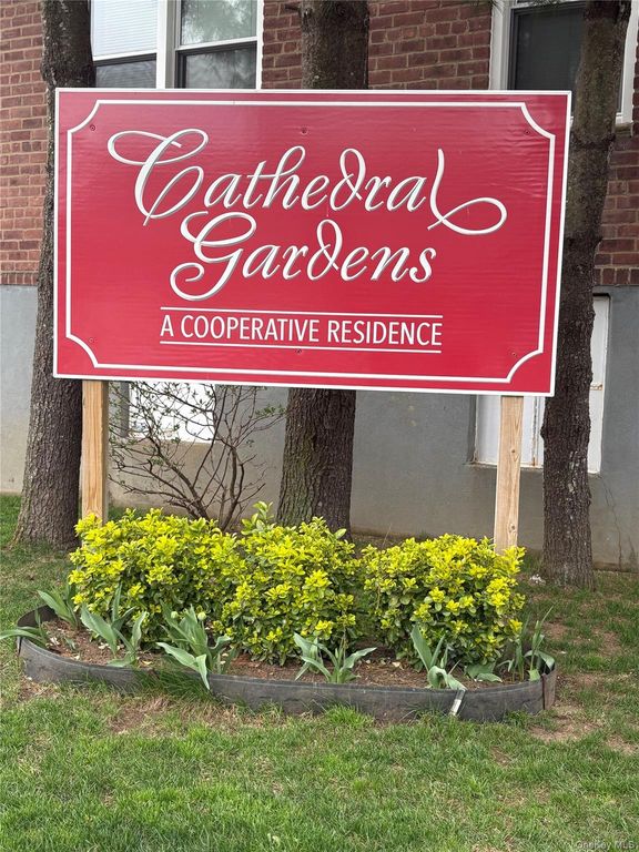 32 Cathedral Avenue 6B, Hempstead, NY 11550