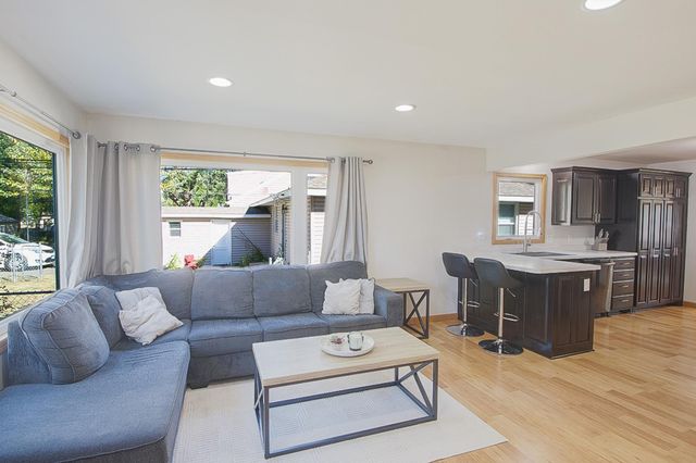 25 21st Avenue N, Saint Cloud, MN 56303