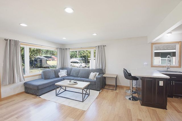 25 21st Avenue N, Saint Cloud, MN 56303