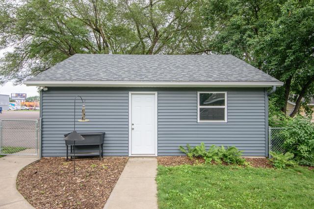 25 21st Avenue N, Saint Cloud, MN 56303