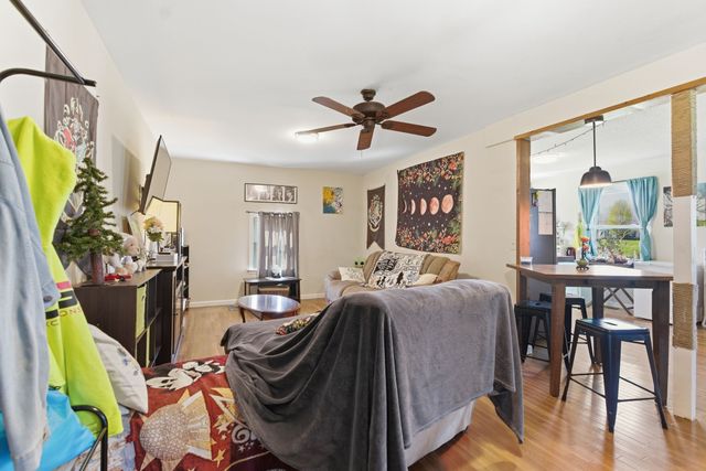 202 Virginia Dr, Tullahoma, TN 37388