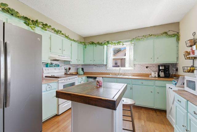 202 Virginia Dr, Tullahoma, TN 37388