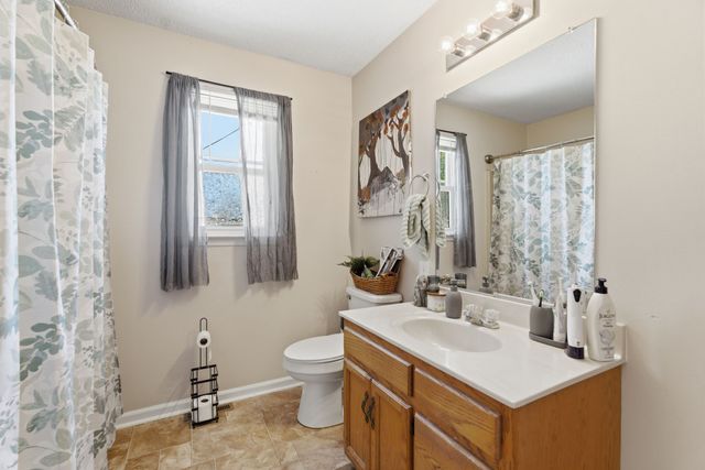 202 Virginia Dr, Tullahoma, TN 37388