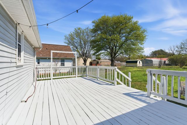 202 Virginia Dr, Tullahoma, TN 37388